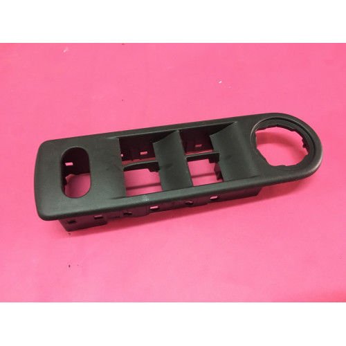 CAM DÜĞMESİ ÇERÇEVESİ SOL ÖN CLIO 4-OEK 809618236R-809618236R